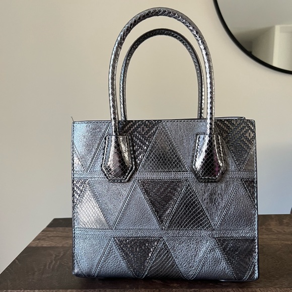 MICHAEL KORS Mercer Medium Messenger in Silver - Picture 2 of 4